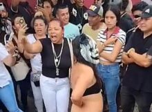 Velório bizarro no Equador: mulher nua dança sobre o caixão em ritmo de festa