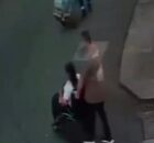 Mulher em cadeira de rodas fica ferida após ser atropelada por caminhão sem freios em Pereira