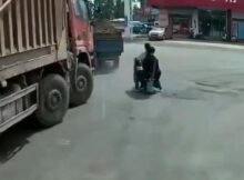 Câmera de segurança flagra momento em que mãe e filho são atropelados e esmagados por caminhão betoneira na China